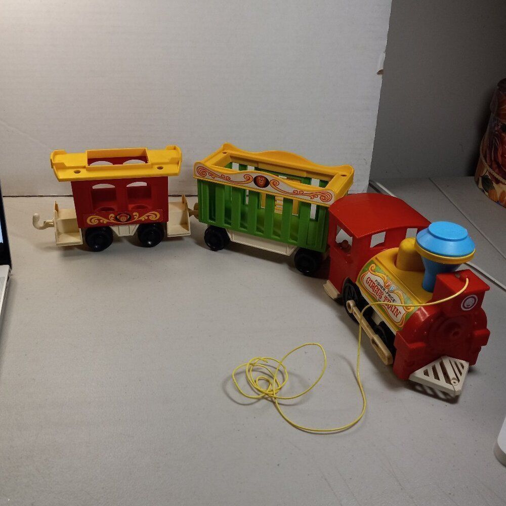 Vintage Fisher Price Circus Train 991 Pull a Long Engine w/ Two Cars Toy